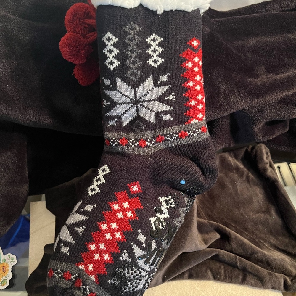 Muk Luks Black and Red Snowflake Sherpa Lined Cabin Slipper Socks with Pom Poms - Picture 3 of 7